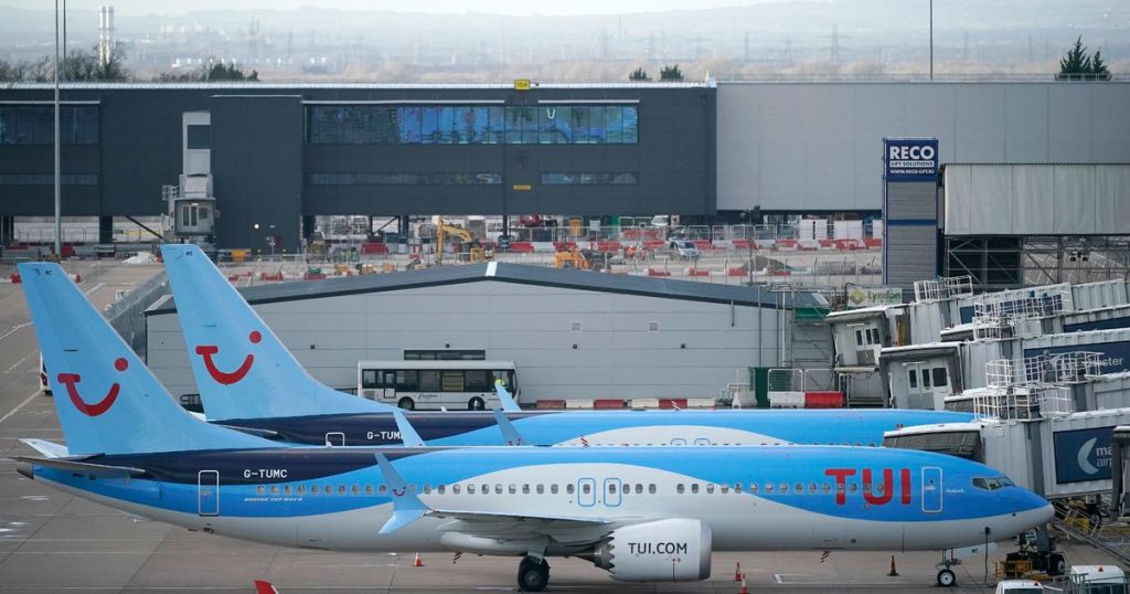 Pasażerowie TUI Manchester International Airport wydali ostrzeżenie dotyczące jedzenia i napojów podczas swoich lotów